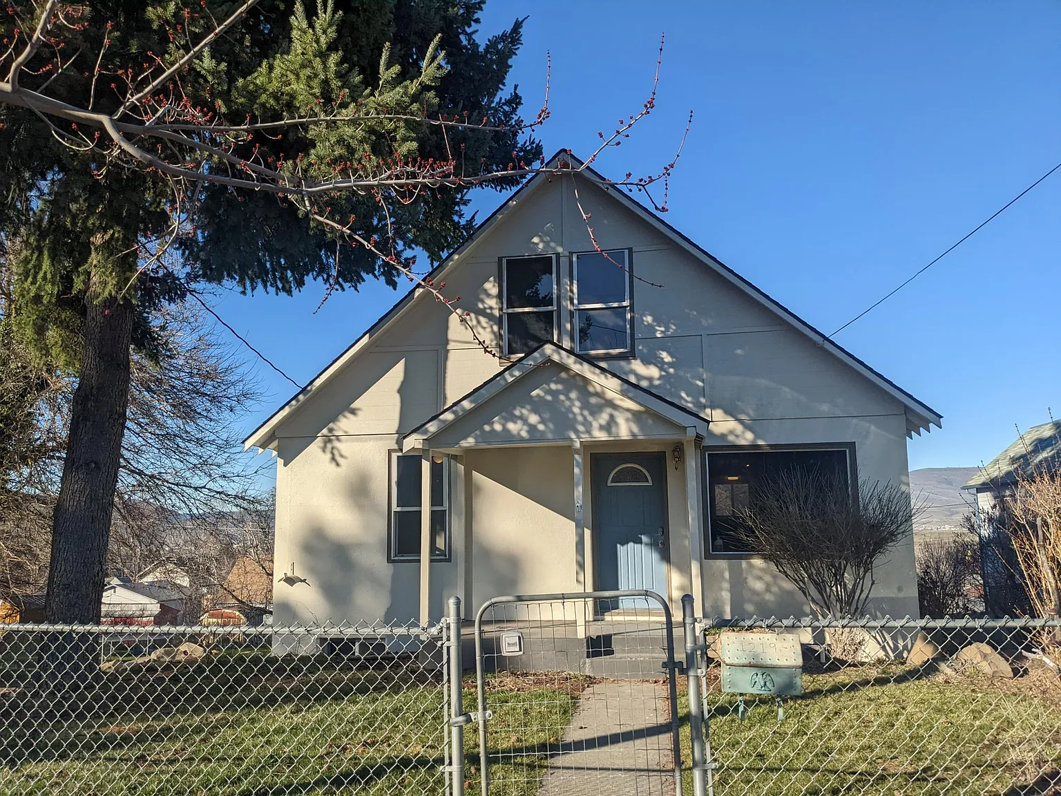 1219 E 11th St photo 1