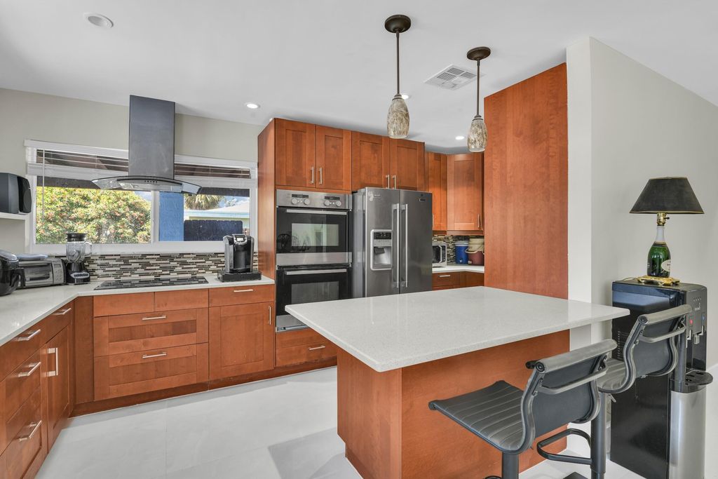 1218 SW 2ND Avenue, photo 9