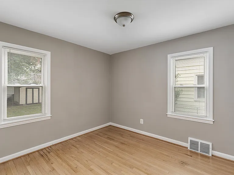 912 N Edison Ave — Photo 15