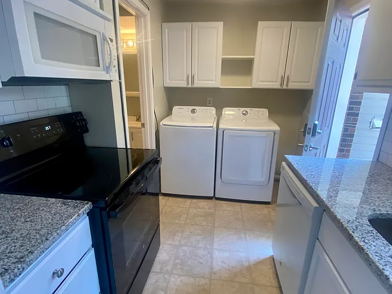 414 W Hill St — Photo 5