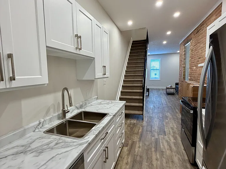 537 Talbot St #11 — Photo 16