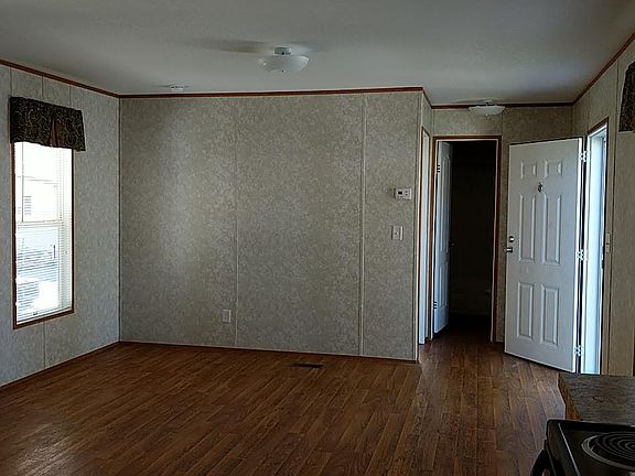 3rd image of 1531 Estate Dr #195