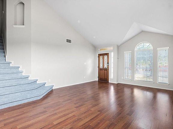 3rd image of 10525 Hainsworth Park Dr
