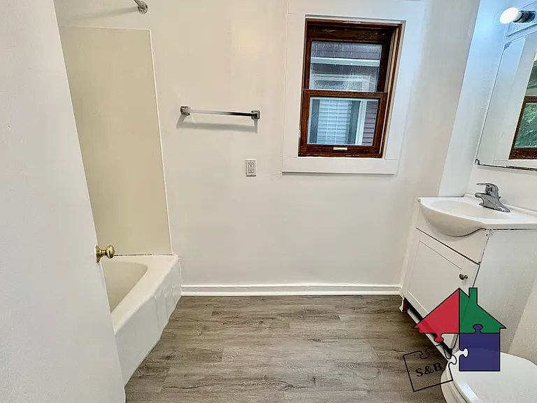 216 Pine St #3C — Photo 10