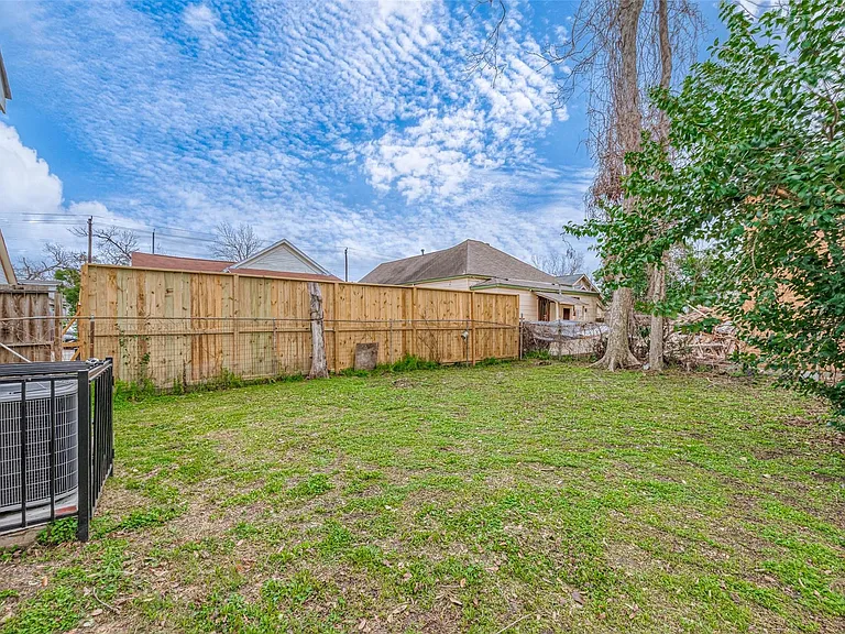 1216 Campbell St — Photo 28