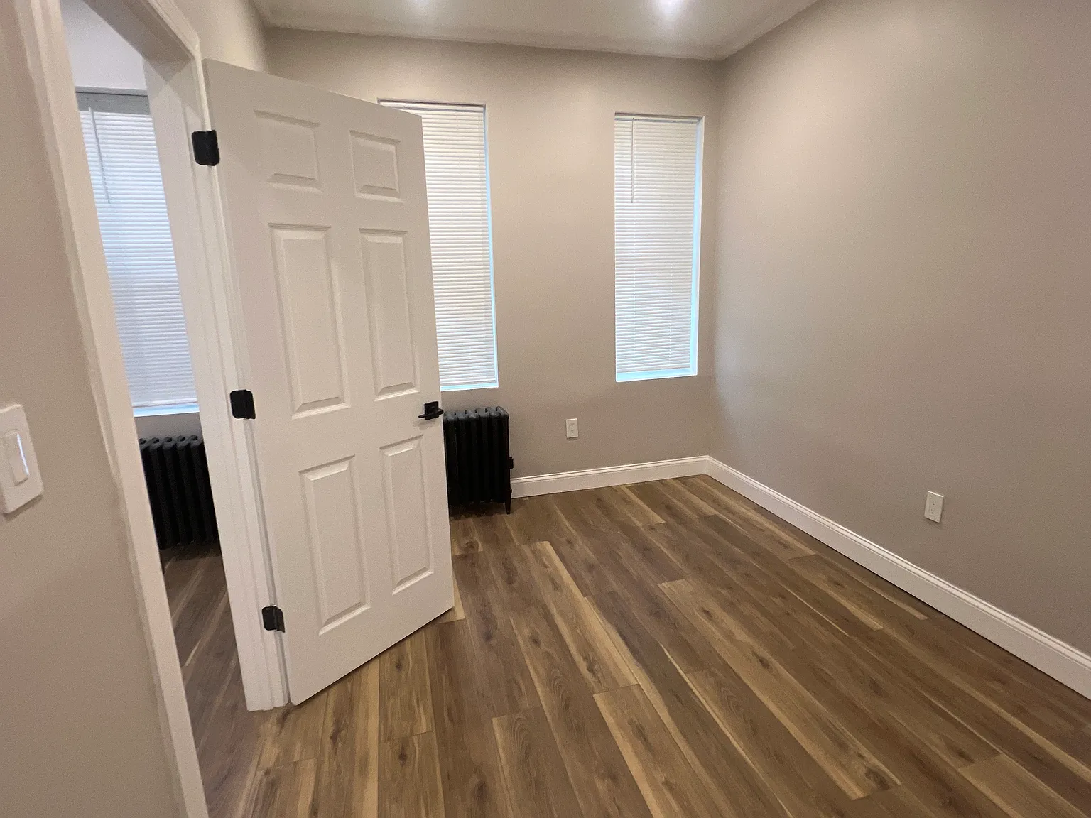 219 Mallory Ave — Photo 4