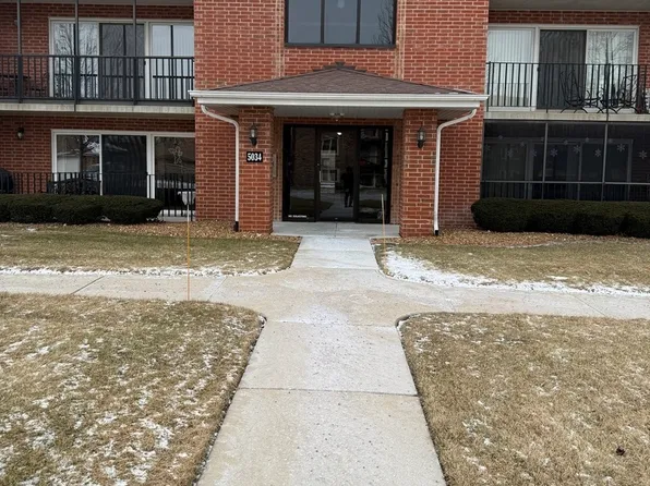 5034 Circle Dr APT 209, Crestwood, IL 60418