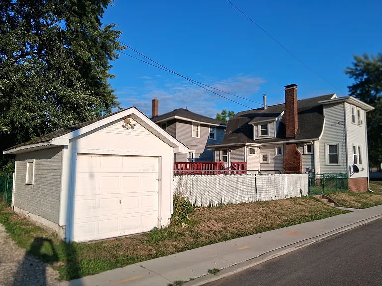 730 Neale Ave SW — Photo 2