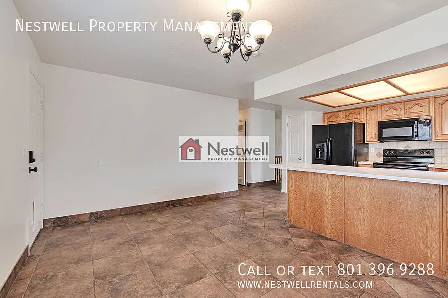 Spacious 4-bed home in great Layton location. — Photo 4