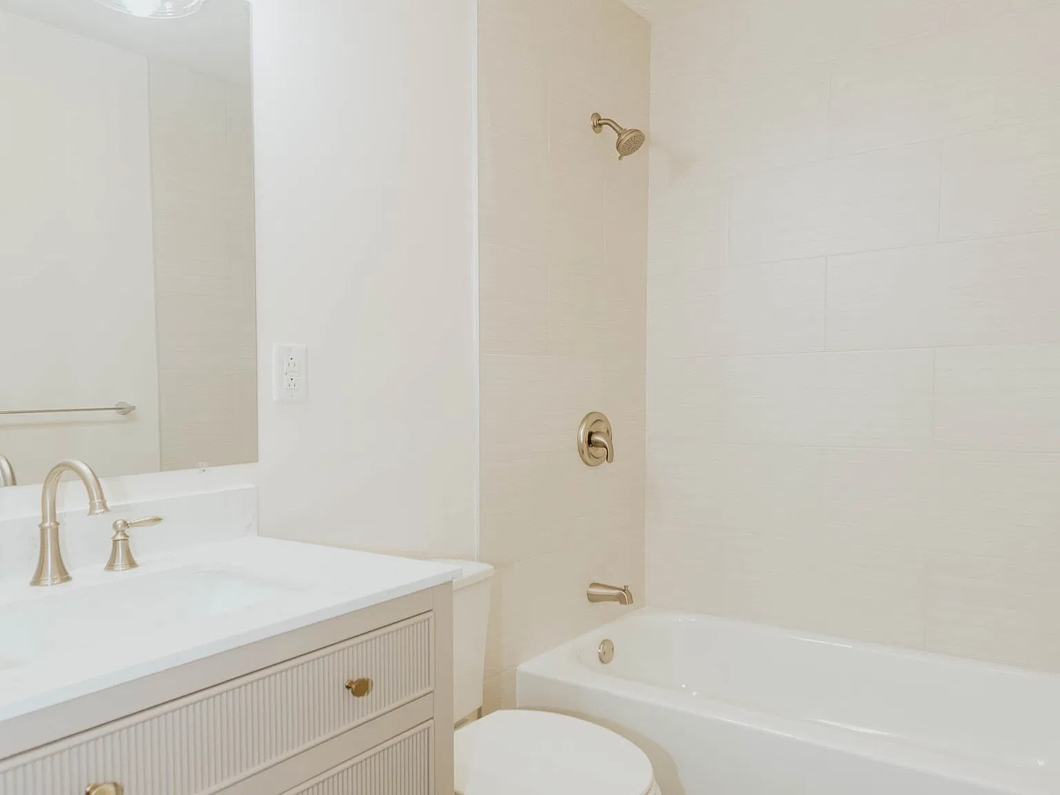 401 East Rd - 11 — Photo 4