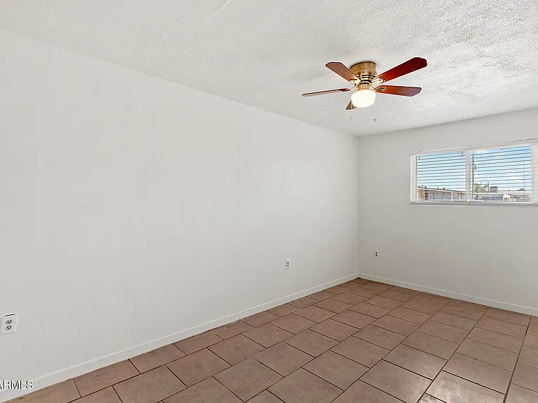 2246 W Sierra St — Photo 13