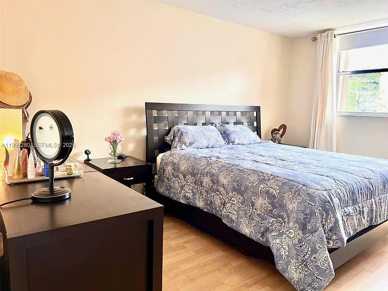 2841 Somerset Dr #215 — Photo 36