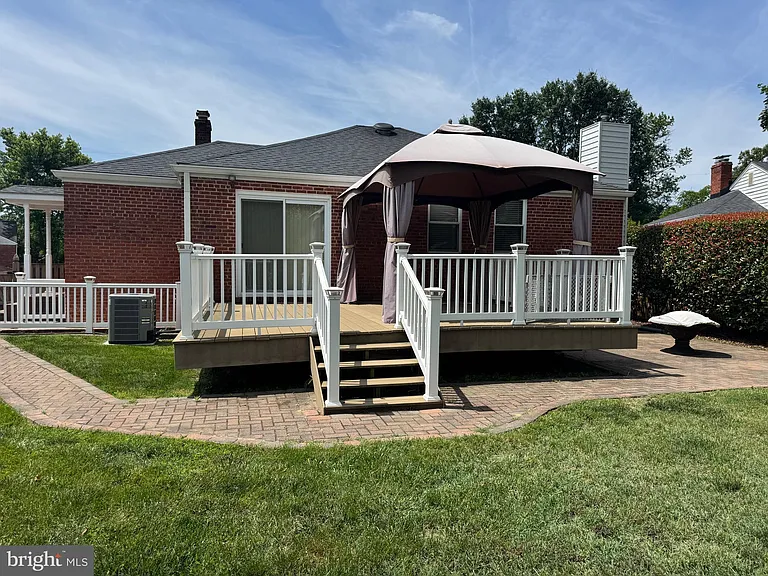 2906 Breezy Ter — Photo 90