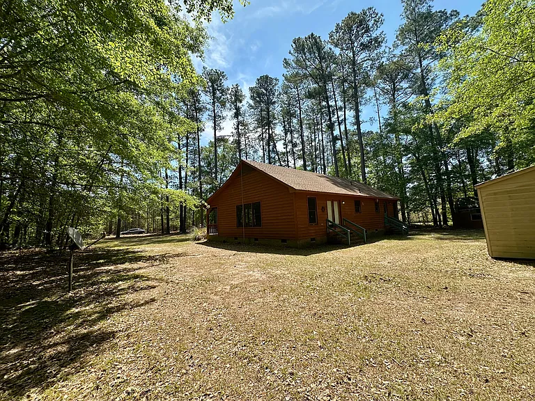 573 Ellis Rd — Photo 2