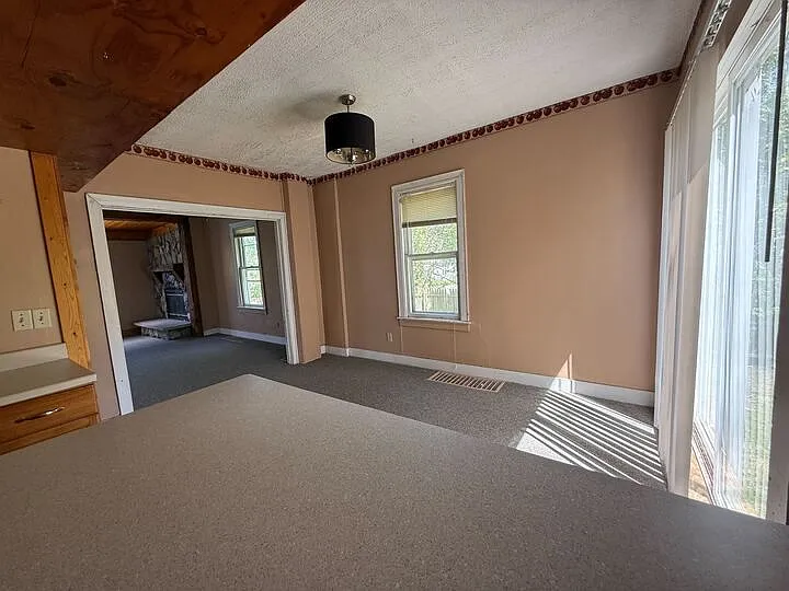 504 Belden Ave NE — Photo 3