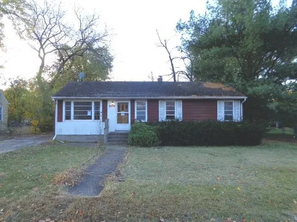 9224 Baldwin Dr, Machesney Park, IL 61115