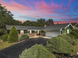 8147 Rosemere Ct, Willow Springs, IL 60480