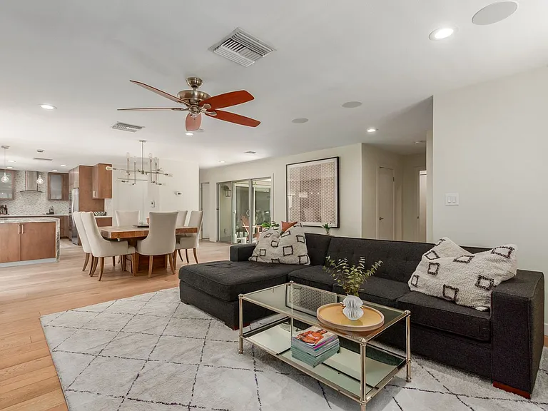 3160 E Hazelwood St — Photo 32