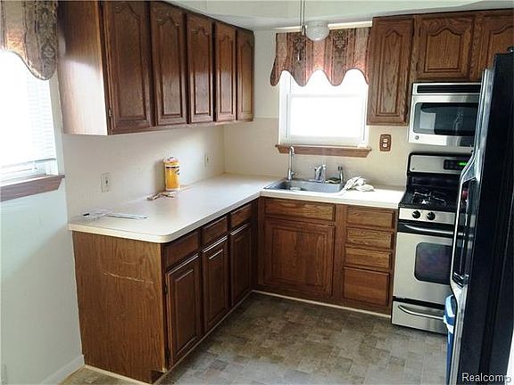 3rd image of 31719 Saint Margaret St
