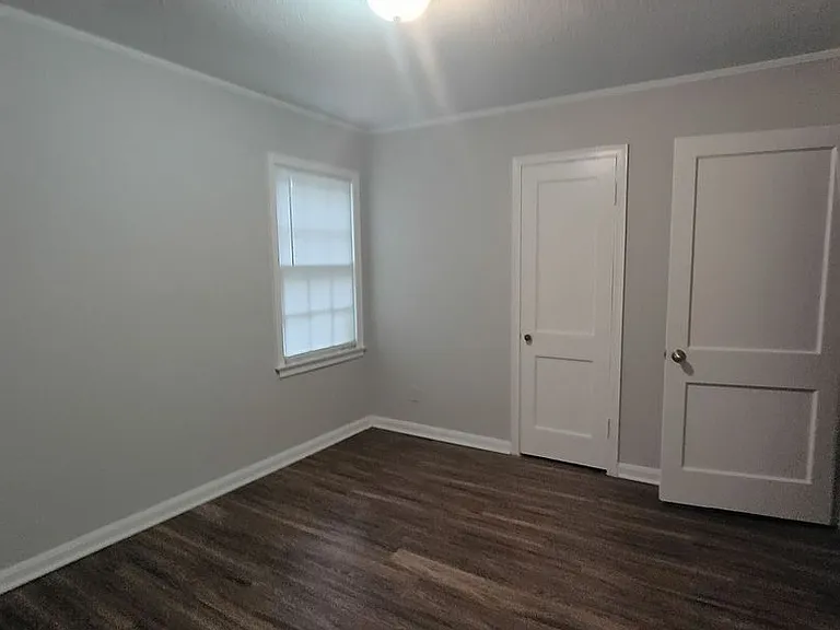 1240 Robin Hood Ln — Photo 6