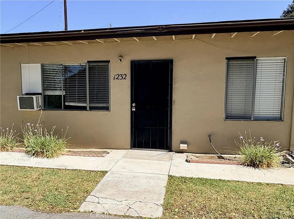2 bed, 800 sqft, $2,100 — Photo 1