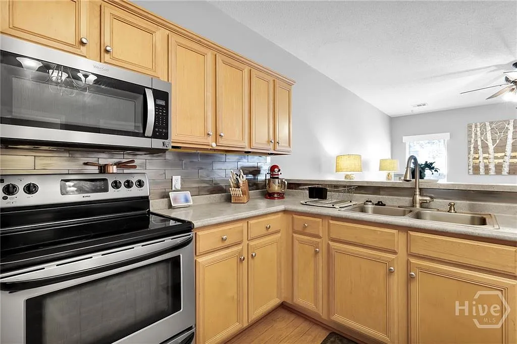 3 bed, 1750 sqft, $2,200 — Photo 4