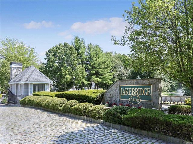 1st image of 39 Lakebridge Dr S