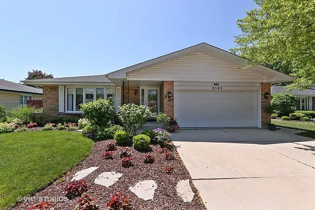 8582 Harvest Ln photo 1