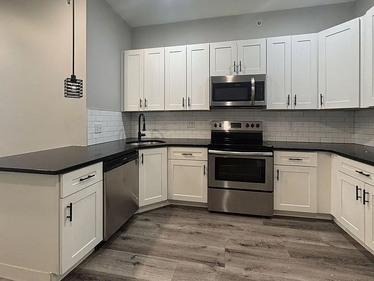 3232 Berks Street — Photo 8