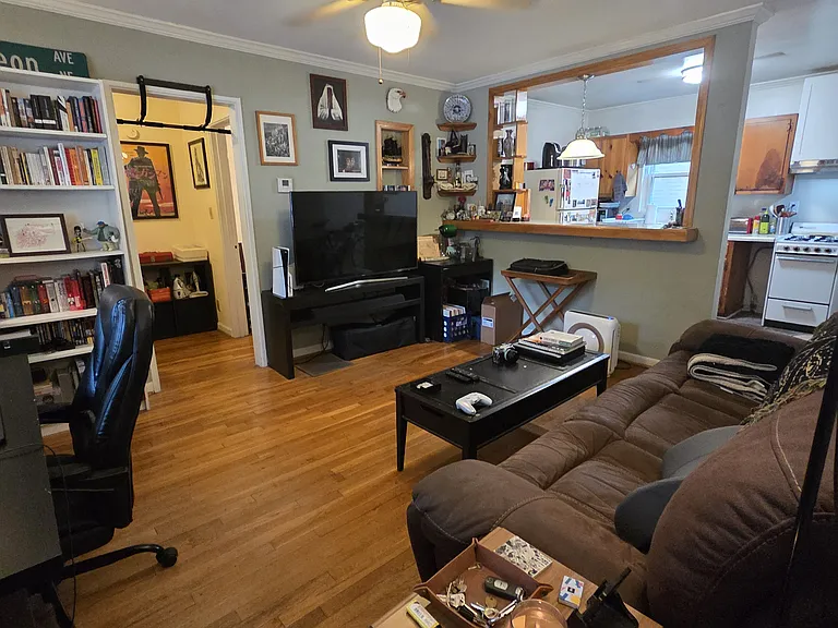 1025 Greenwood Ave NE #7 — Photo 3