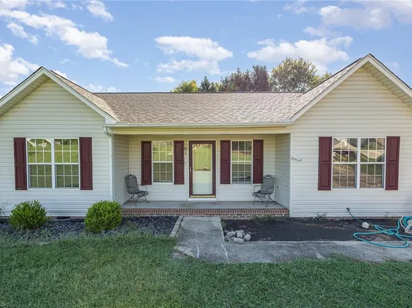 127 Lowery Dr, Thomasville, NC 27360