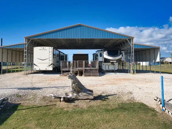 663 Blue Water Blvd, Sargent, TX 77414