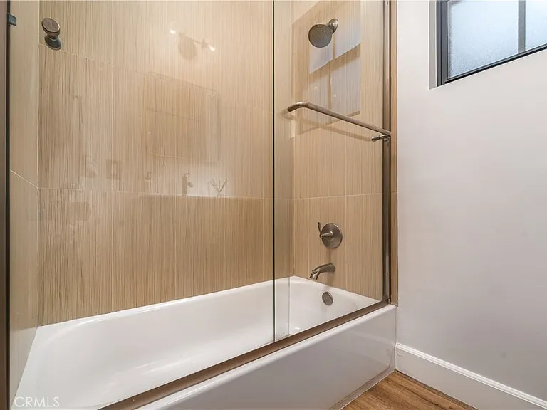 21327 Providencia St — Photo 36