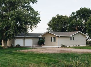 865 G Rd, Chapman, NE 68827
