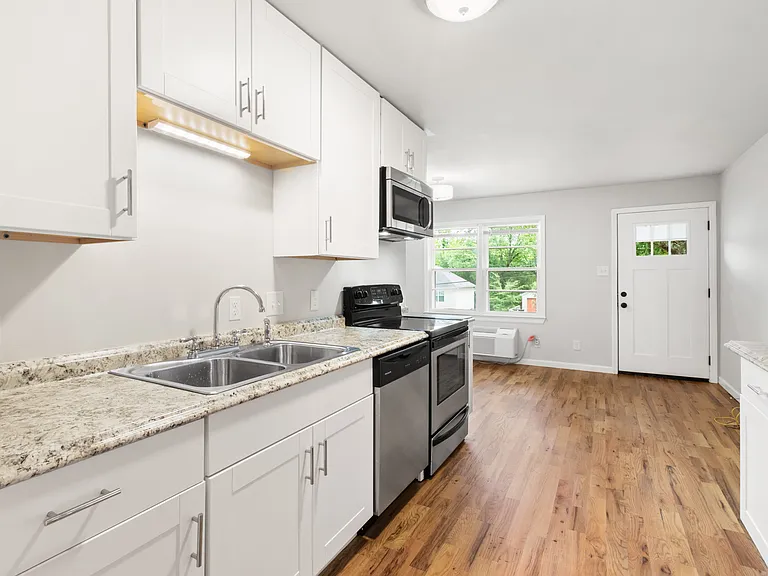 1009 N Buchanan Blvd #L — Photo 1