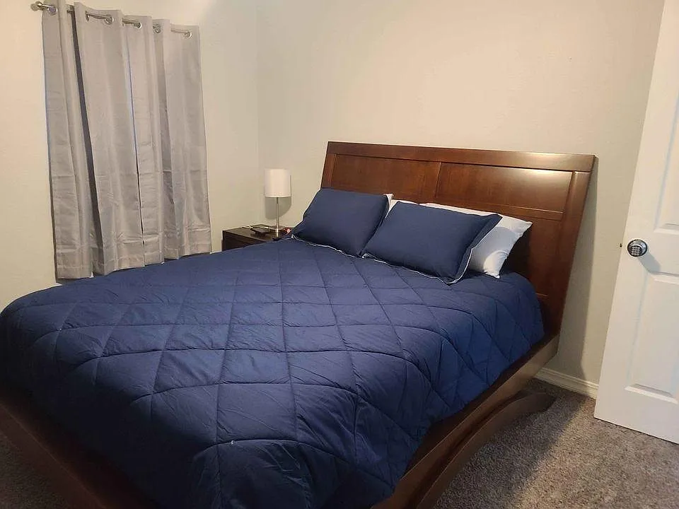 5 bed, 1962 sqft, $750 — Photo 2