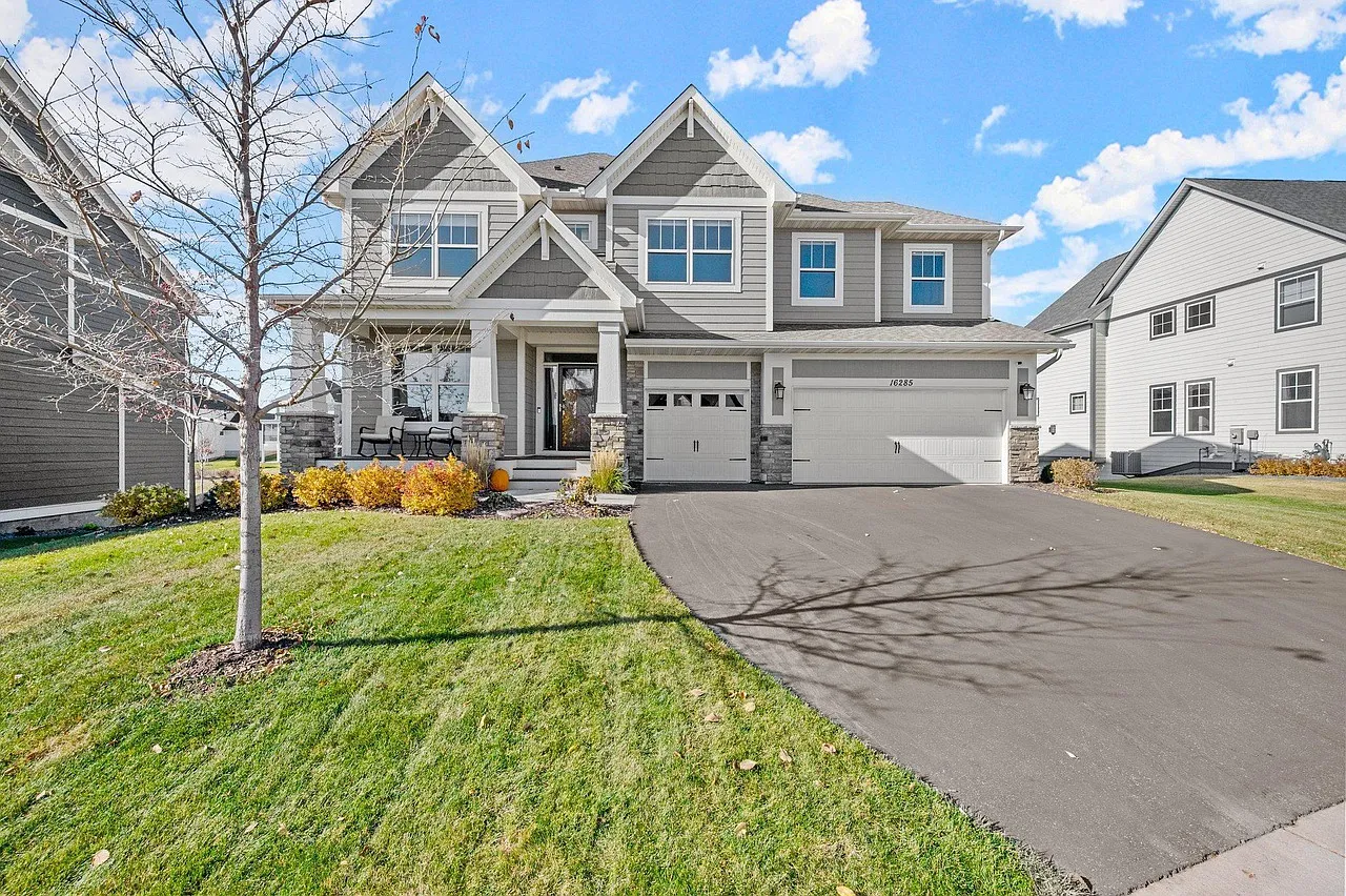 5 bed, 4740 sqft, $4,800 — Photo 1