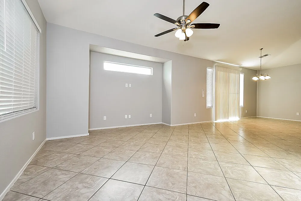 3 bed, 2.0 bath, 1274 sqft, $2,800 — Photo 3