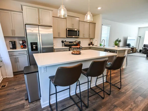2047 Hinshaw Dr, Odenton, MD 21113