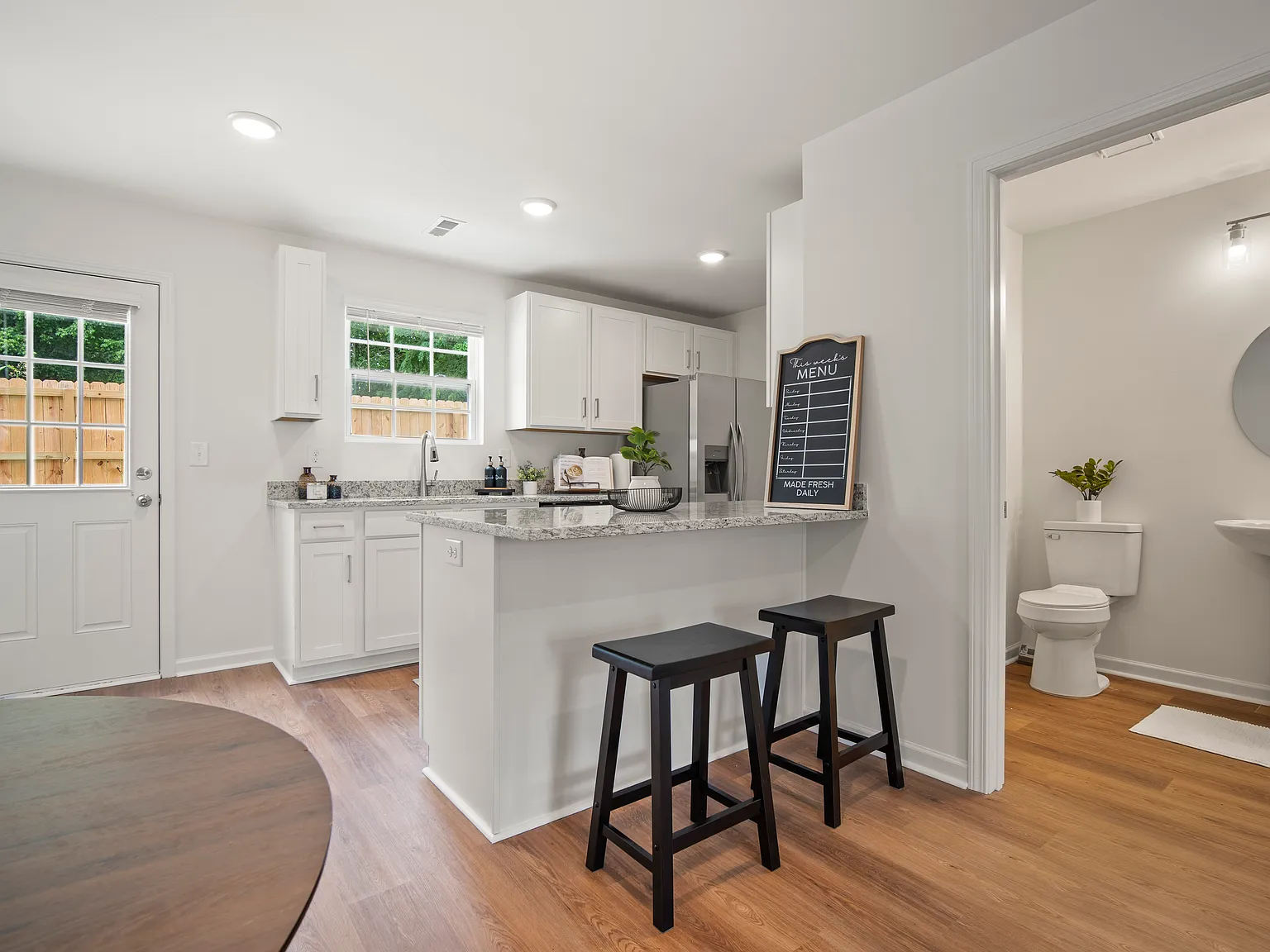 2 bed, 2.5 bath, 1100 sqft, $1,286 — Photo 3