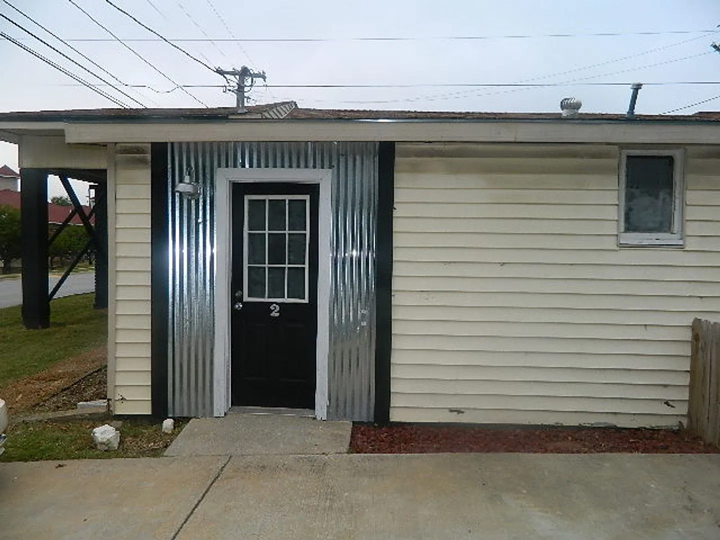 700 College — Photo 4