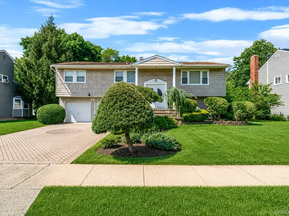 523 Livingston Street, Westbury, NY 11590