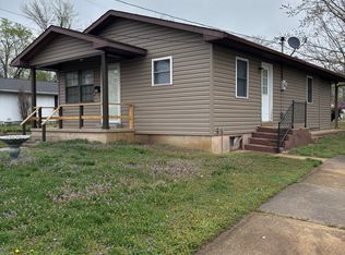 802 Perrine Rd, Farmington, MO 63640