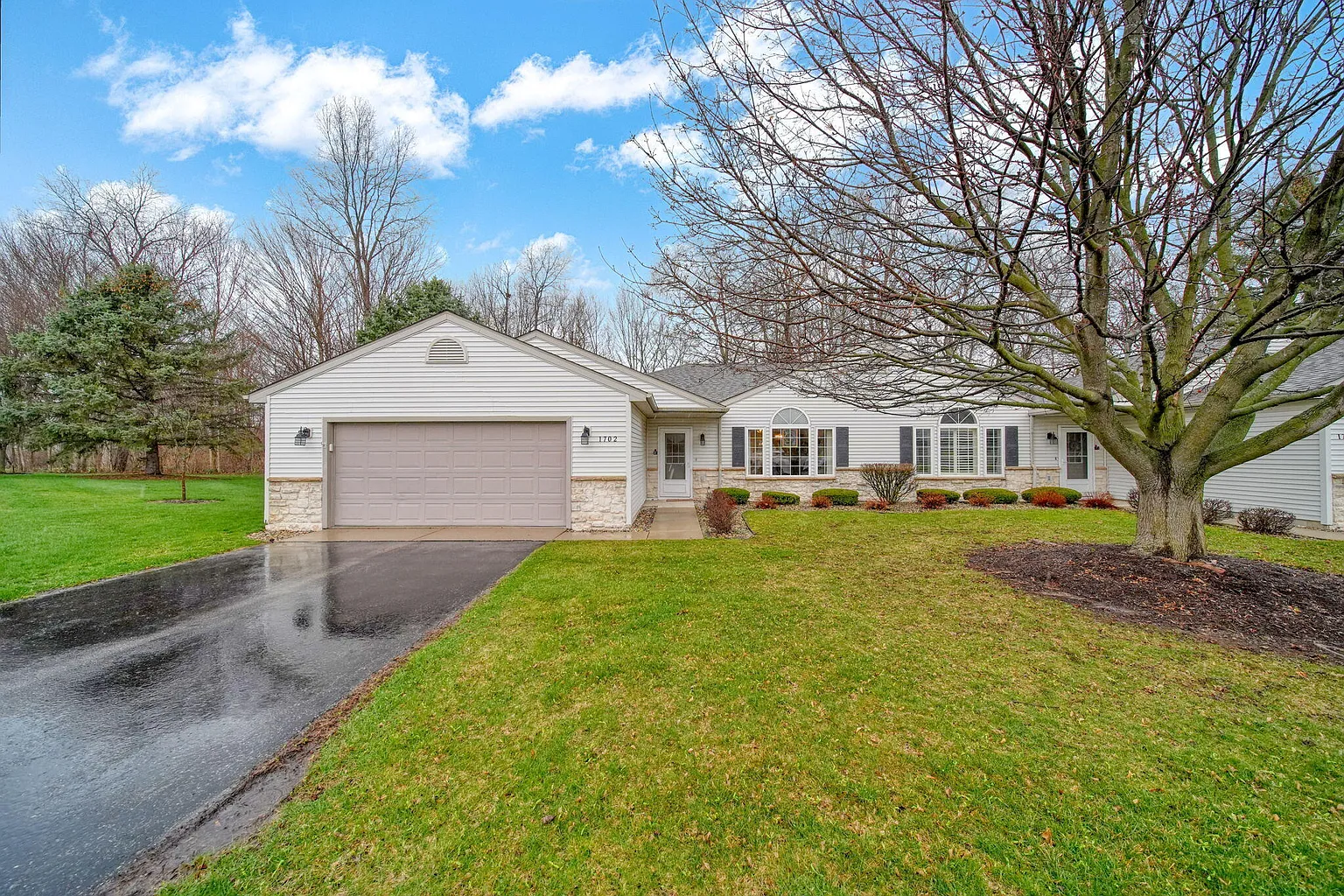 1702 Lakewood Dr #B photo 1