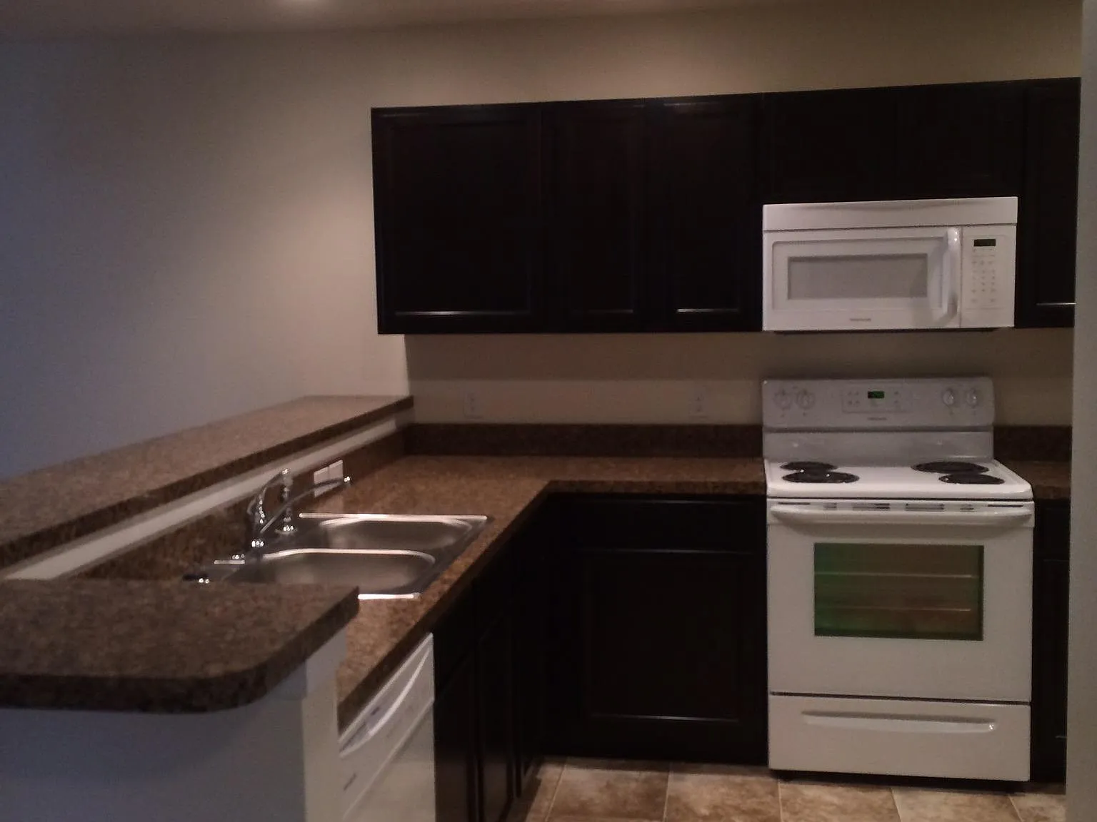 3 bed, 1280 sqft, $2,550 — Photo 2