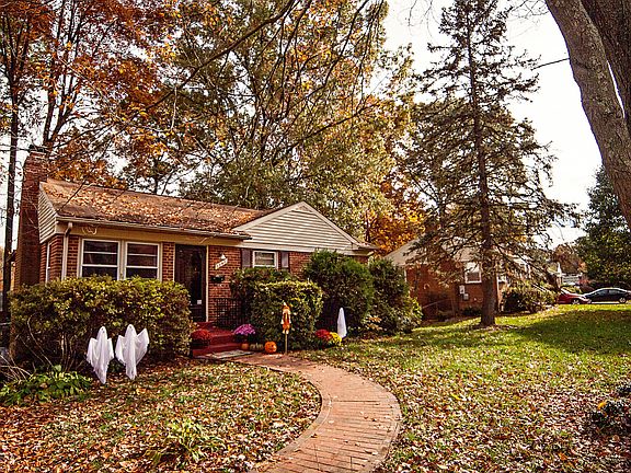 3rd image of 3241 Norfolk Ln