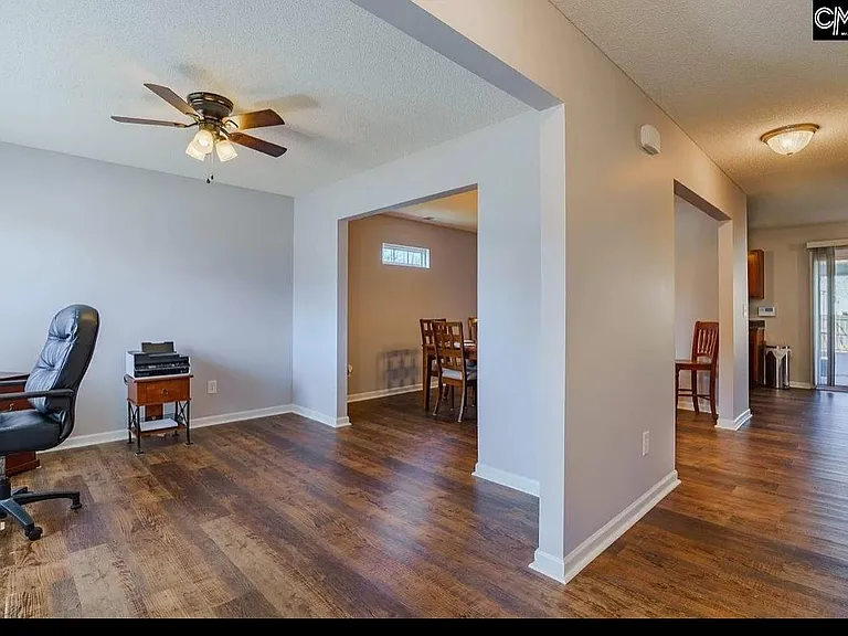 204 Meyer Ln — Photo 2