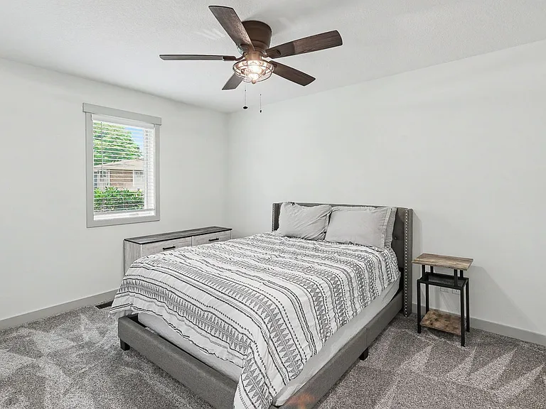 1009 E 6th St — Photo 15