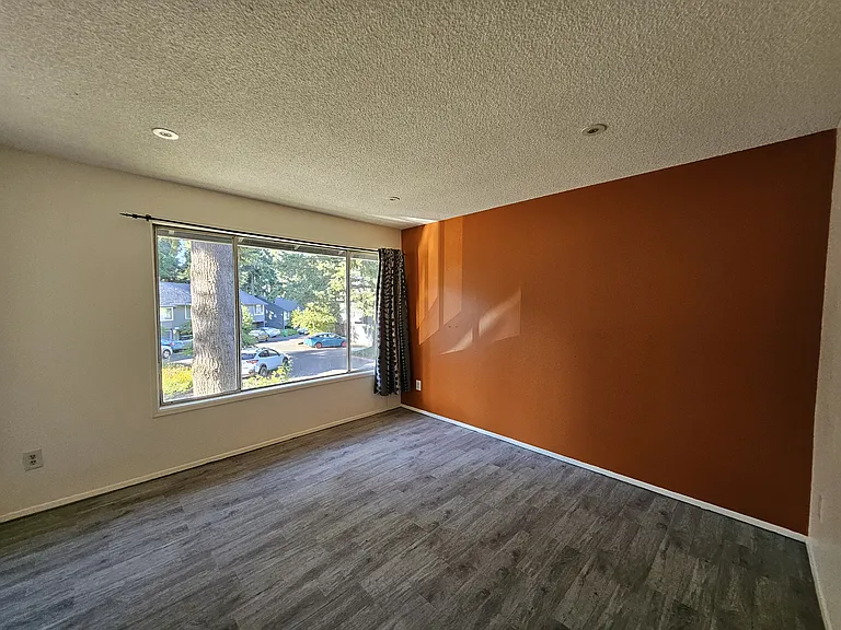 6832 NE Claremont Ave — Photo 3