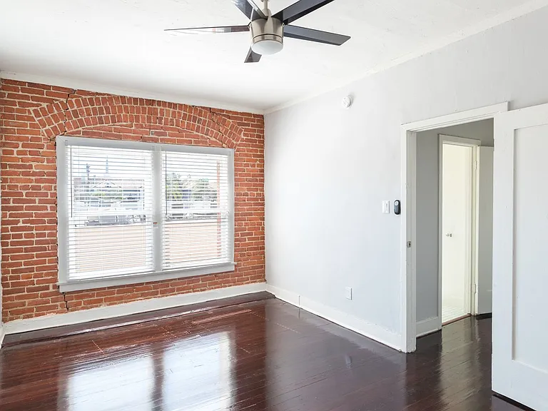 Avondale Hollywood Apartments — Photo 1